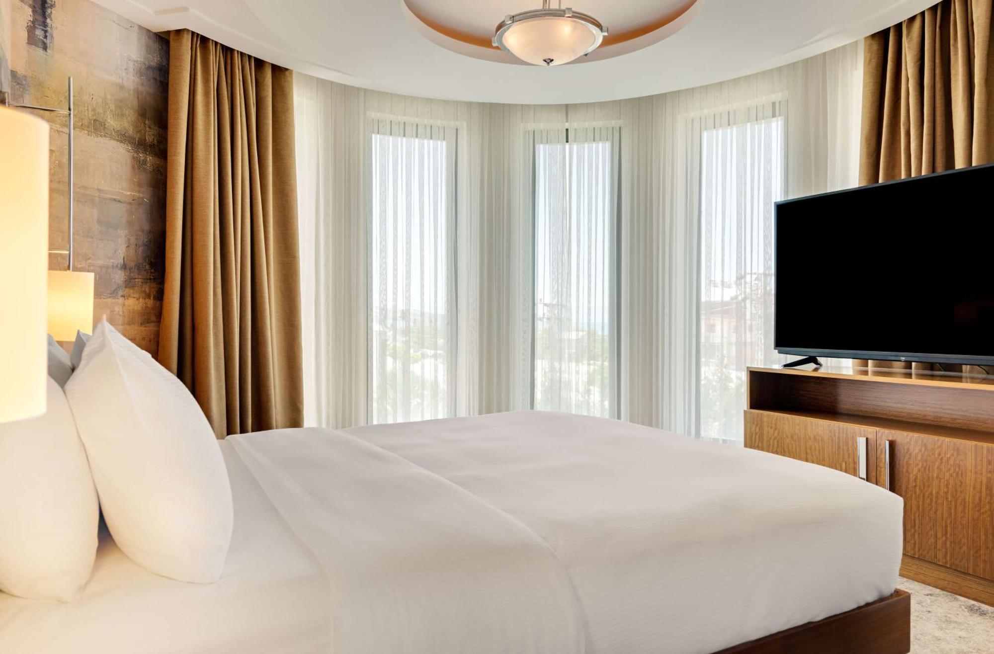 Doubletree By Hilton Van Exterior photo