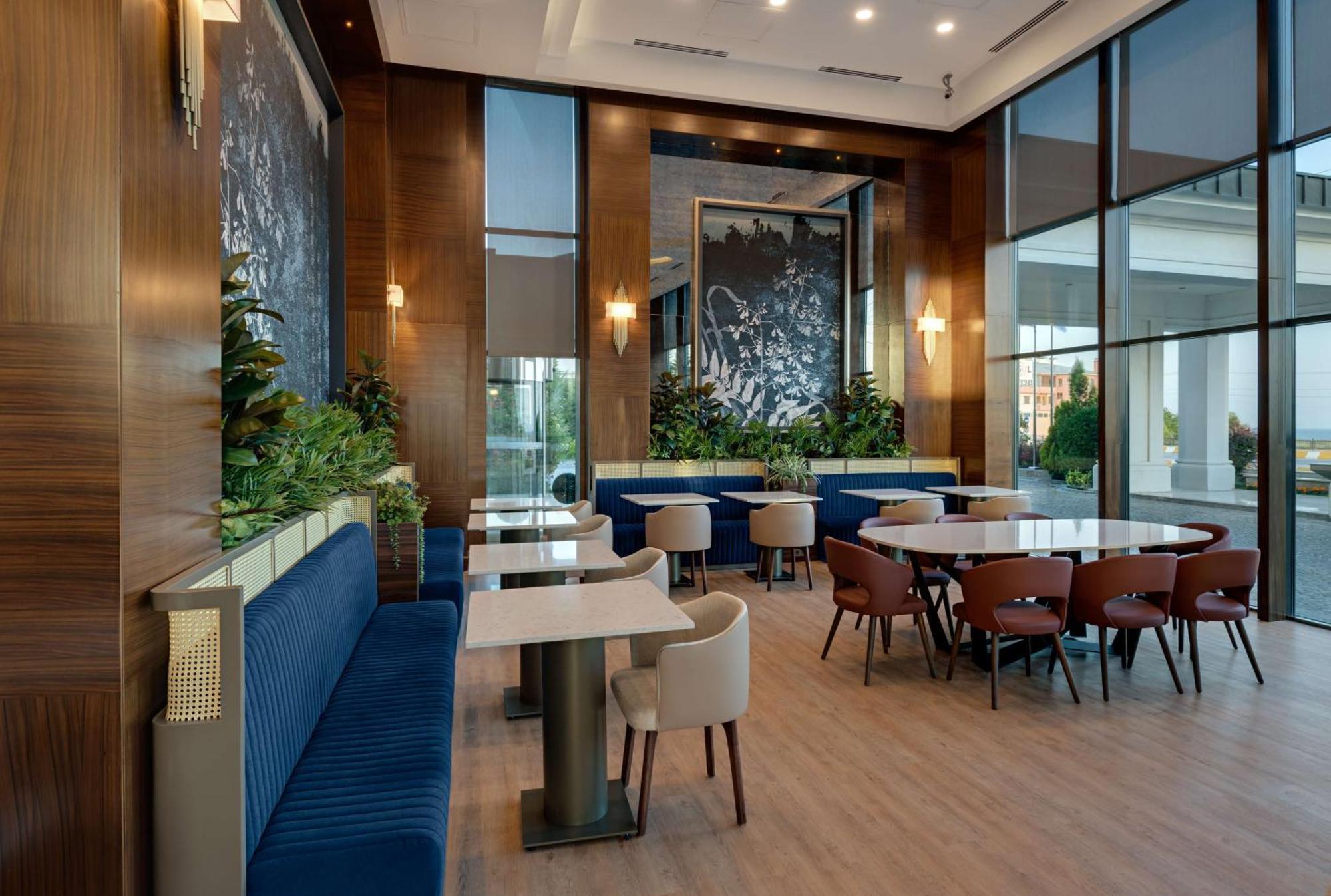 Doubletree By Hilton Van Exterior photo